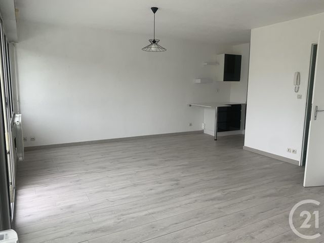Afficher la photo en grand Appartement F1 à louer - 1 pièce - 34.96 m2 - BESANCON - 25 - FRANCHE-COMTE - Century 21 Chaprais Immobilier