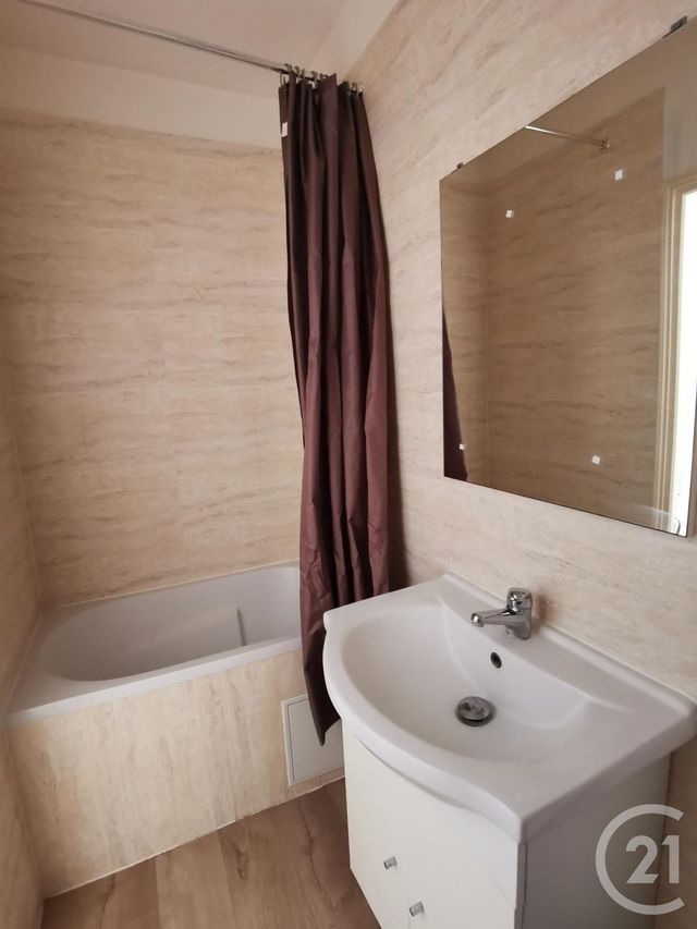 Afficher la photo en grand Chambre à louer - 1 pièce - 12.28 m2 - BESANCON - 25 - FRANCHE-COMTE - Century 21 Chaprais Immobilier