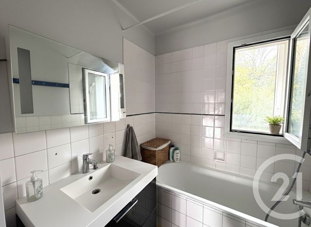 Appartement F5 à vendre - 5 pièces - 101.5 m2 - BESANCON - 25 - FRANCHE-COMTE - Century 21 Chaprais Immobilier