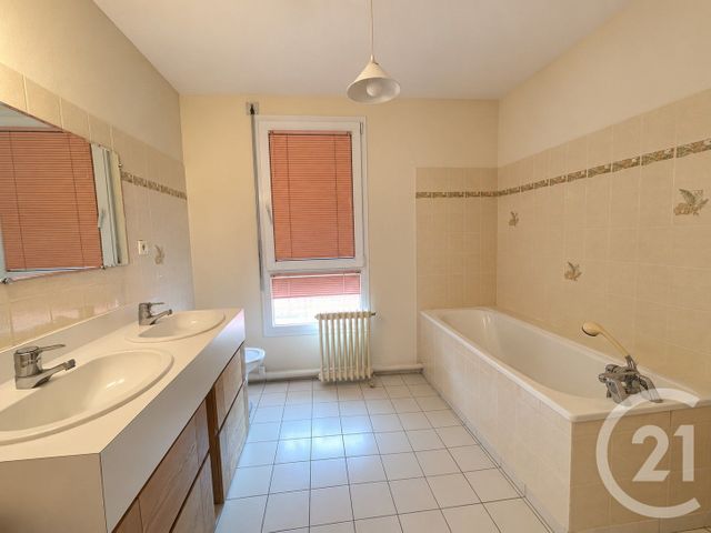 Appartement T5 à vendre - 5 pièces - 121.89 m2 - BESANCON - 25 - FRANCHE-COMTE - Century 21 Chaprais Immobilier